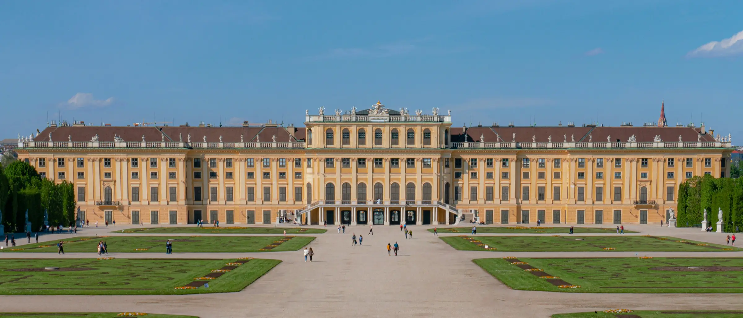 Le château de Schönbrunn et son parterre, à Vienne.